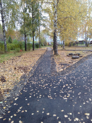 В с.Октябрьское по программе «Формирование современной городской среды муниципального образования «Октябрьское» на 2018-2022 годы» выполнены работы по асфальтированию дворовой территории дома №4 по ул.Наговицына, площадью 467 квадратных метров.