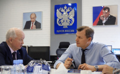 Глава Почты России Дмитрий Страшнов провел рабочую встречу с Председателем профсоюза работников связи Анатолием Назейкиным Глава Почты России Дмитрий Страшнов провел рабочую встречу с Председателем профсоюза работников связи Анатолием Назейкиным
